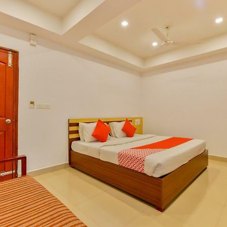 Oyo 18604 Puthens Capitol Inn Kochi Eksteriør bilde