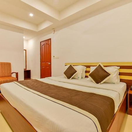 Oyo 18604 Puthens Capitol Inn Kochi Eksteriør bilde