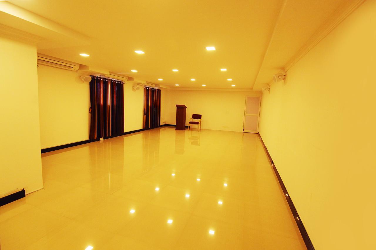 Oyo 18604 Puthens Capitol Inn Kochi Eksteriør bilde