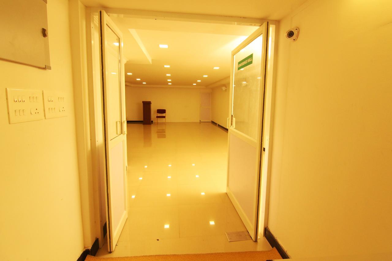 Oyo 18604 Puthens Capitol Inn Kochi Eksteriør bilde
