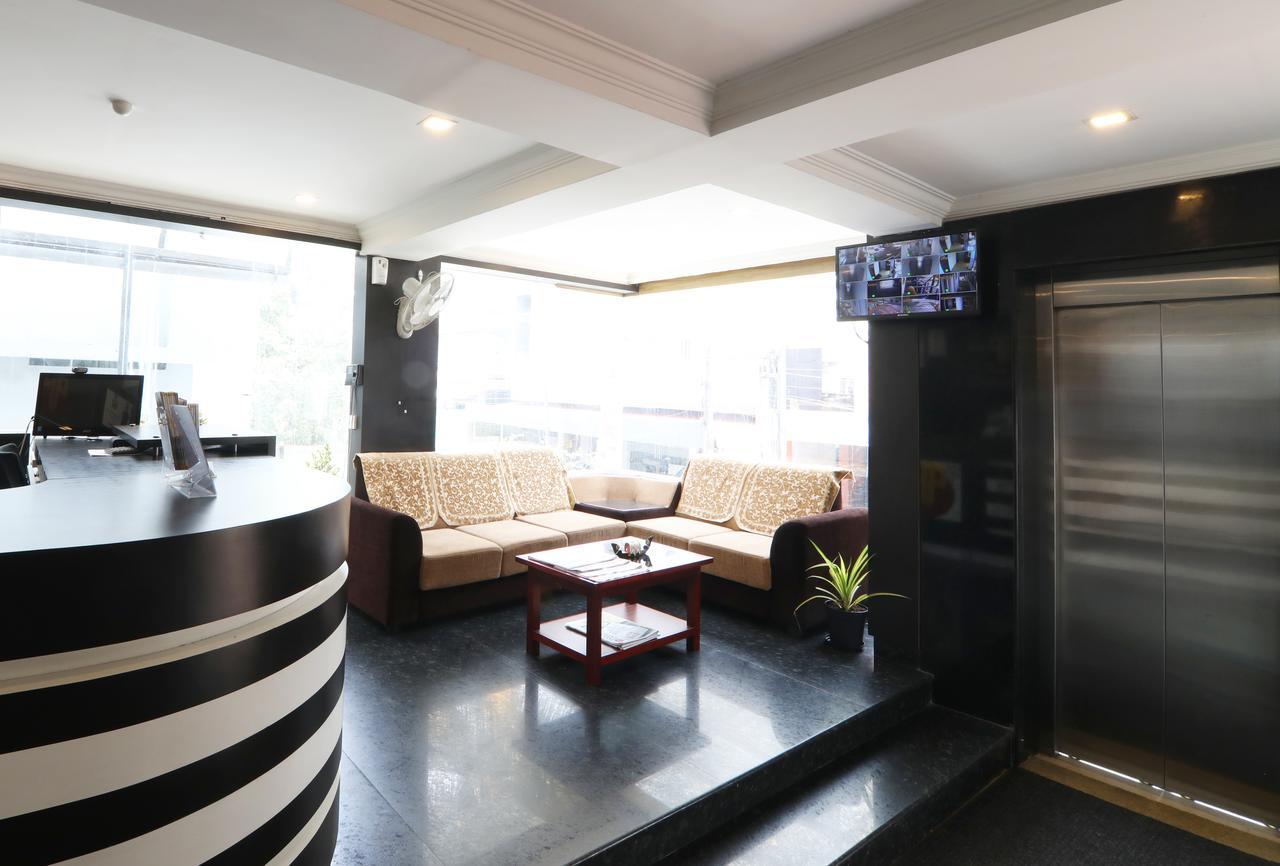 Oyo 18604 Puthens Capitol Inn Kochi Eksteriør bilde