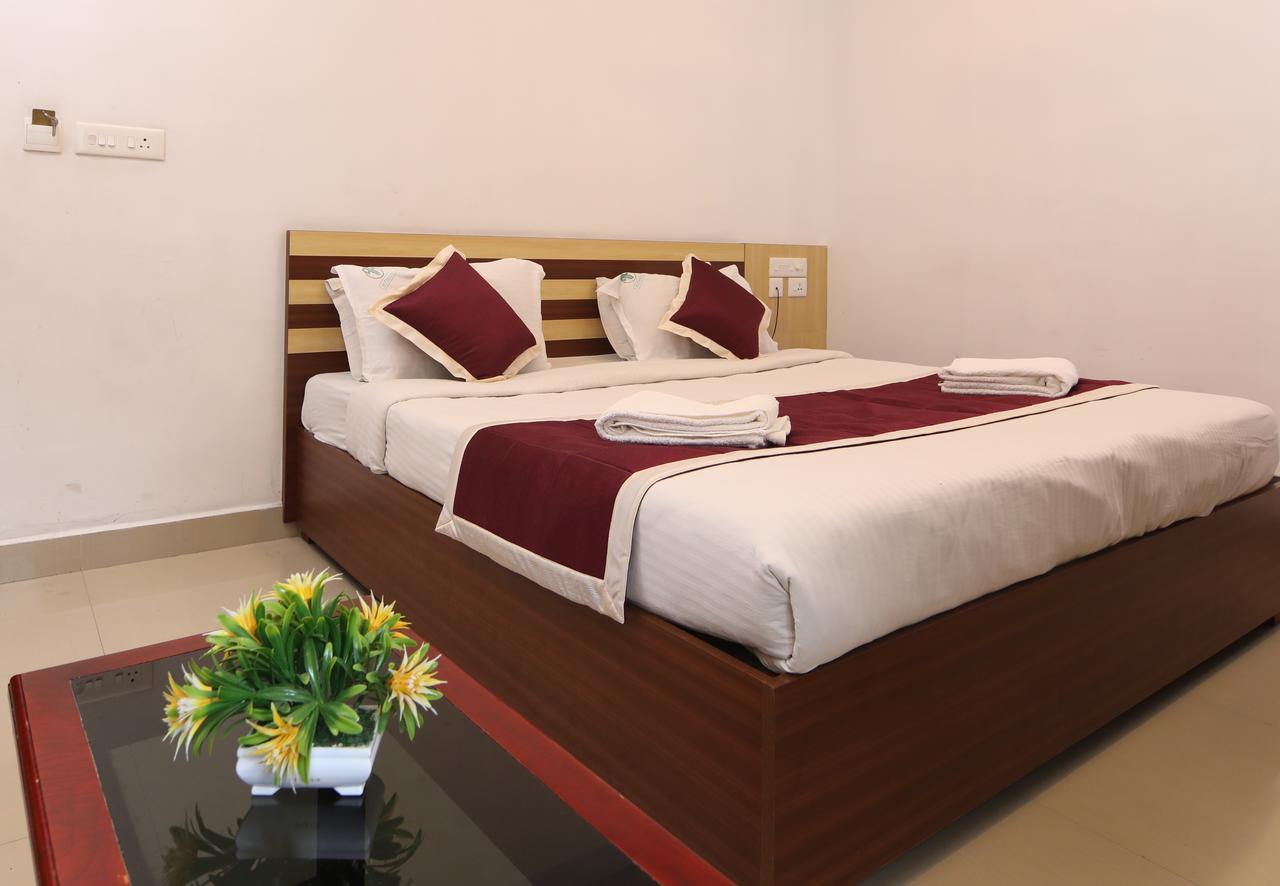 Oyo 18604 Puthens Capitol Inn Kochi Eksteriør bilde