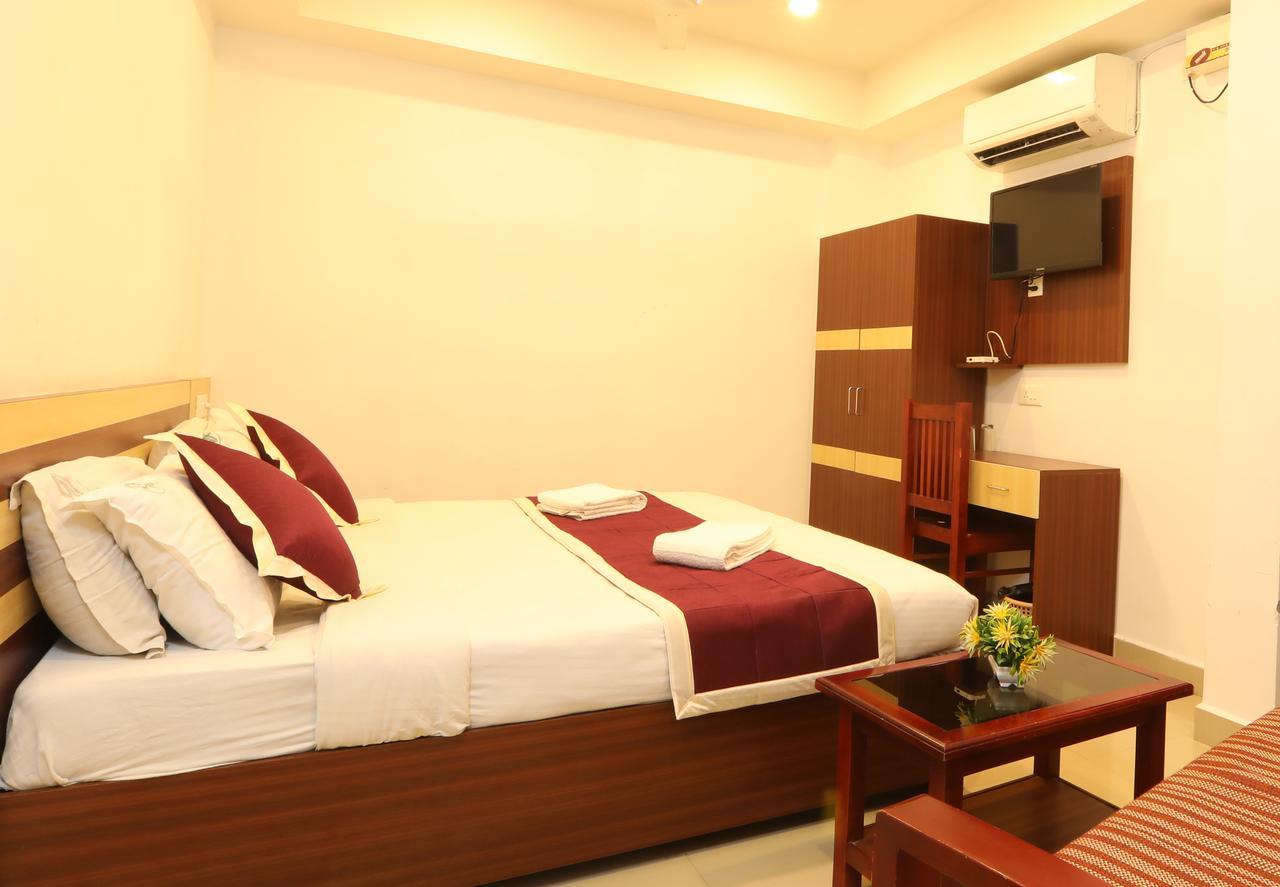 Oyo 18604 Puthens Capitol Inn Kochi Eksteriør bilde