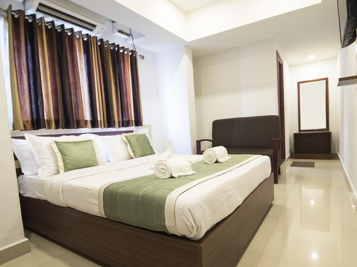 Oyo 18604 Puthens Capitol Inn Kochi Eksteriør bilde