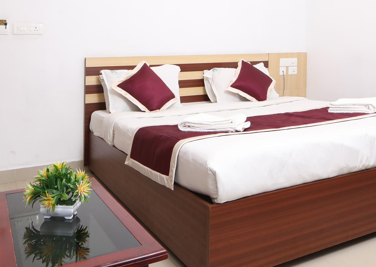 Oyo 18604 Puthens Capitol Inn Kochi Eksteriør bilde