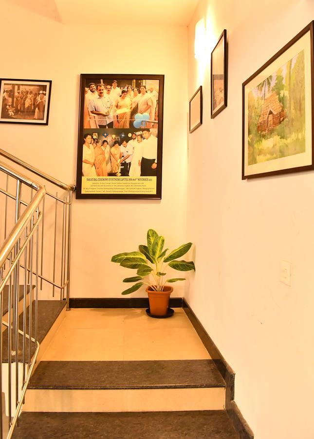 Oyo 18604 Puthens Capitol Inn Kochi Eksteriør bilde