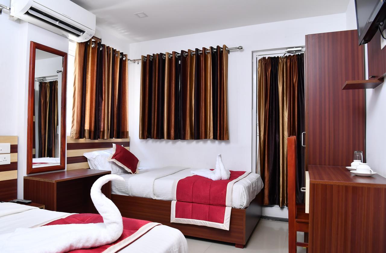 Oyo 18604 Puthens Capitol Inn Kochi Eksteriør bilde