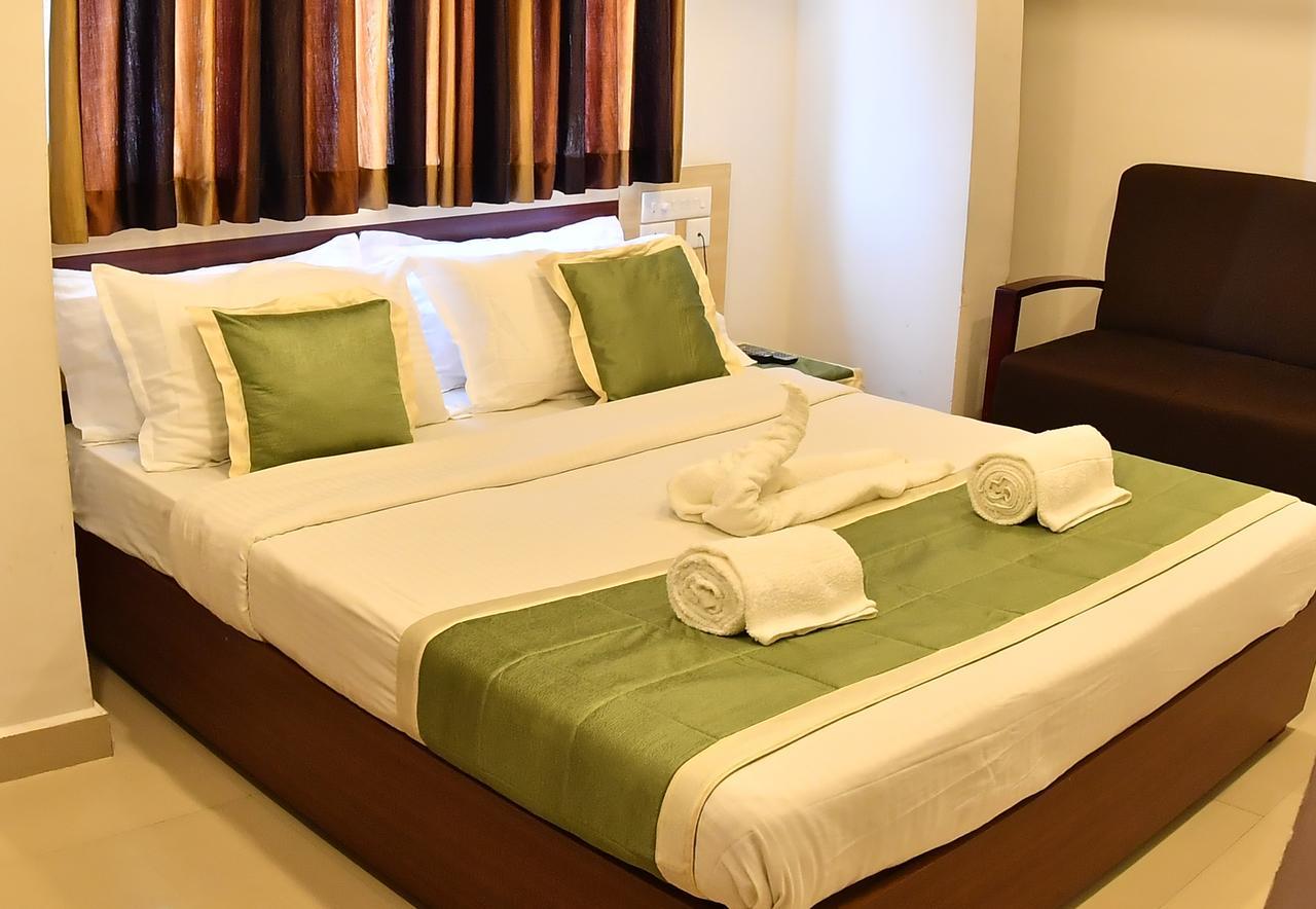 Oyo 18604 Puthens Capitol Inn Kochi Eksteriør bilde
