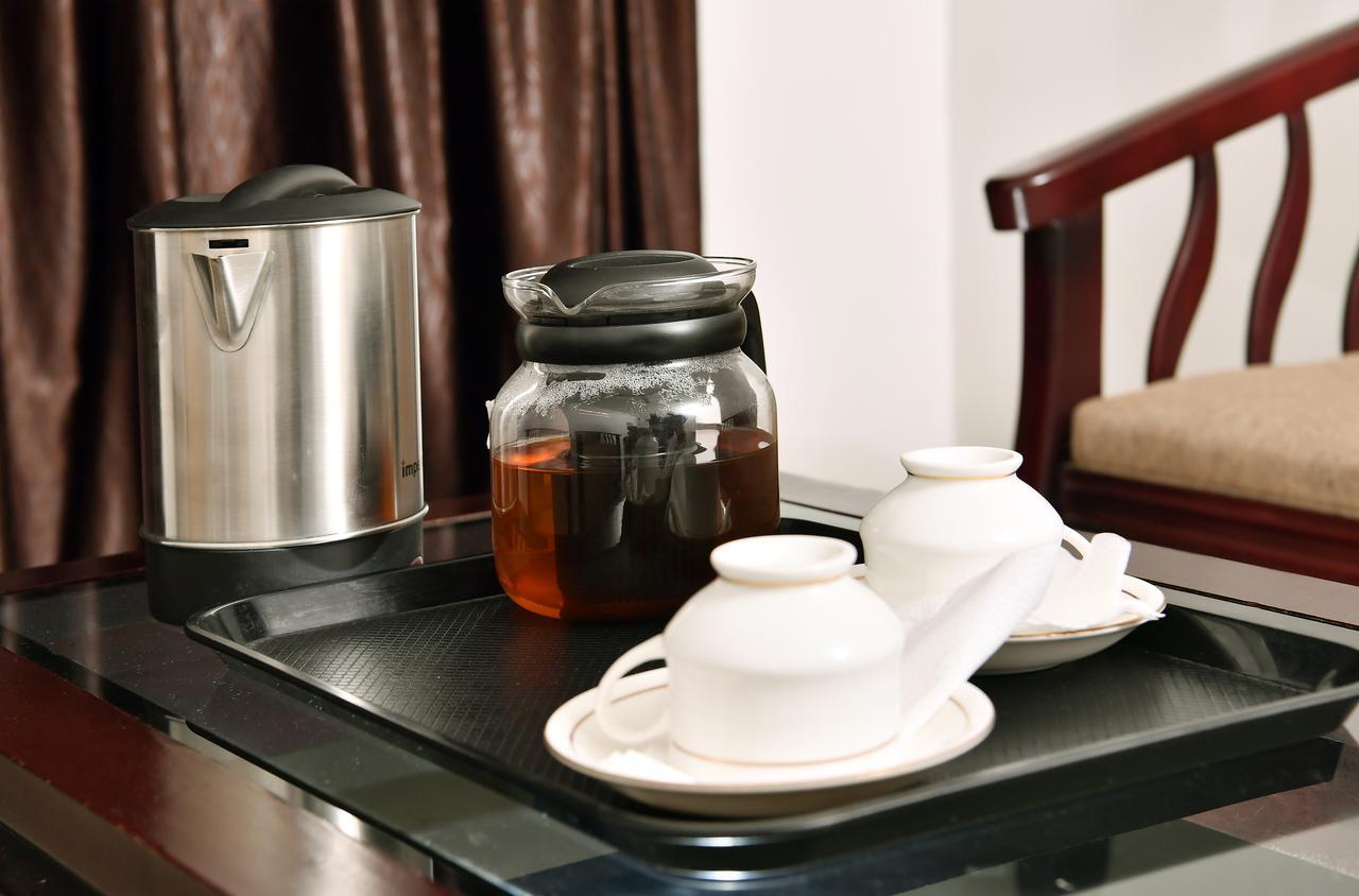 Oyo 18604 Puthens Capitol Inn Kochi Eksteriør bilde