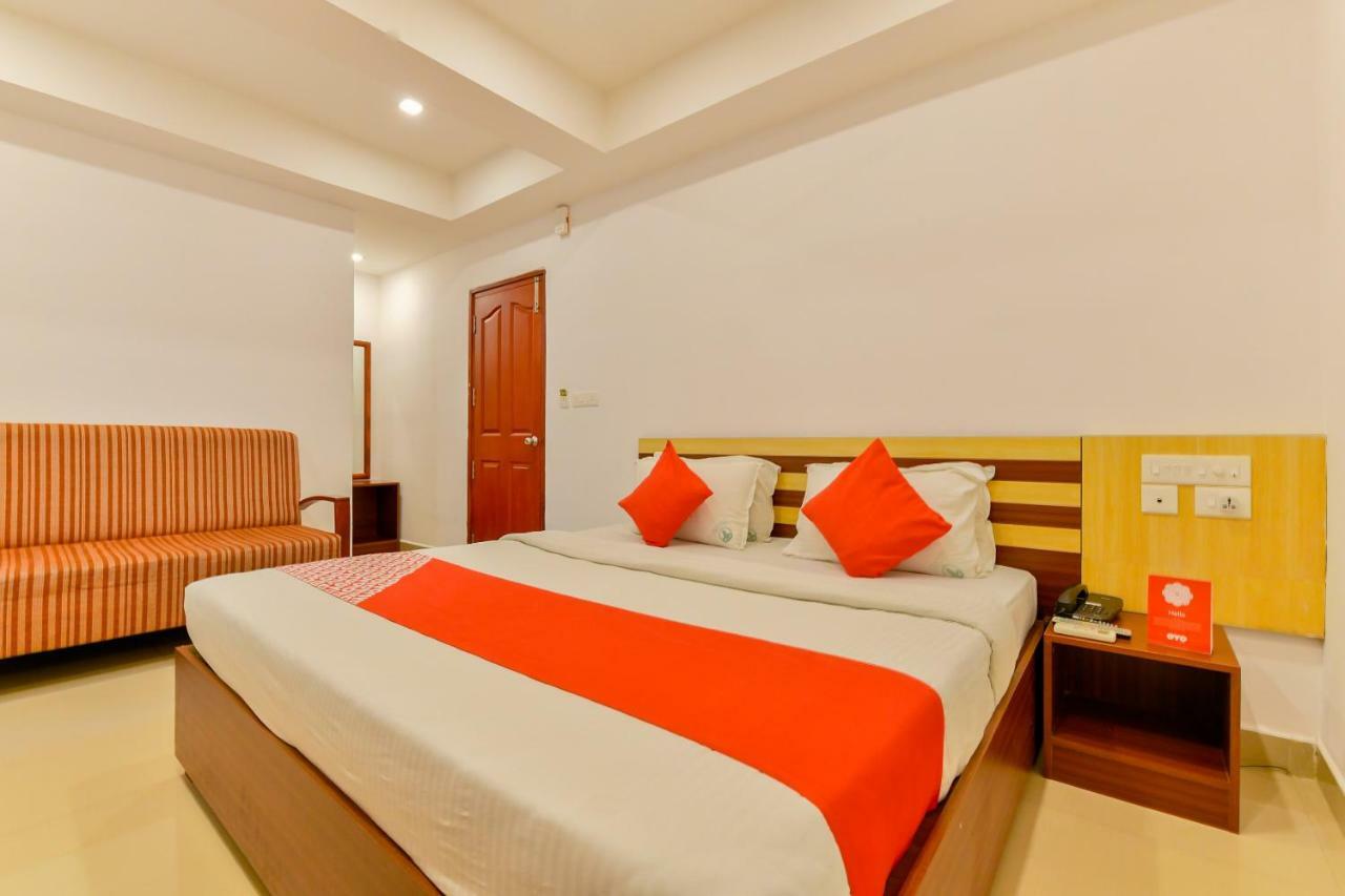 Oyo 18604 Puthens Capitol Inn Kochi Eksteriør bilde
