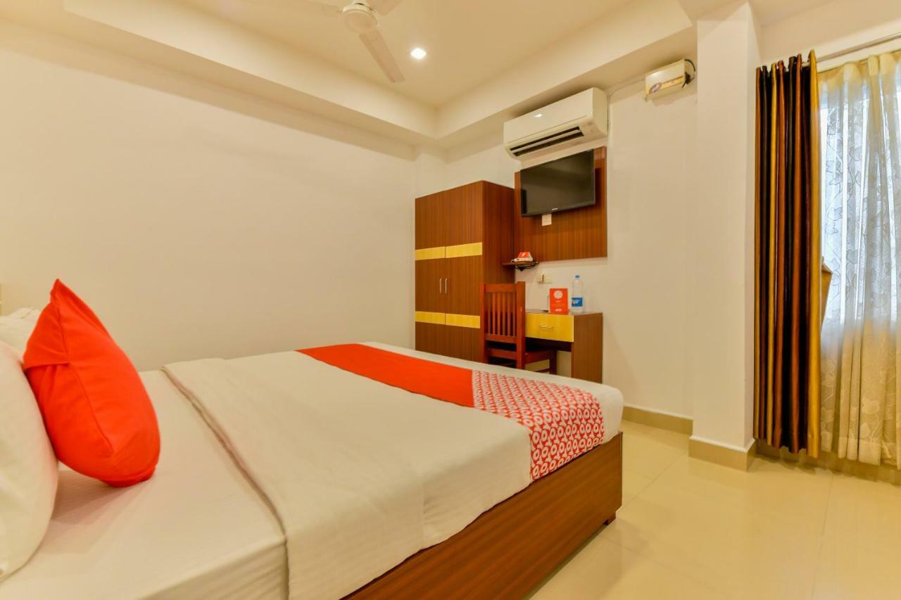 Oyo 18604 Puthens Capitol Inn Kochi Eksteriør bilde