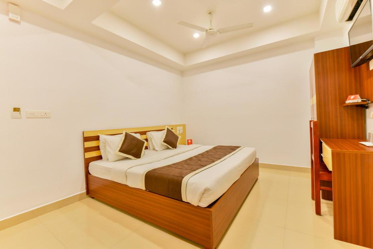 Oyo 18604 Puthens Capitol Inn Kochi Eksteriør bilde